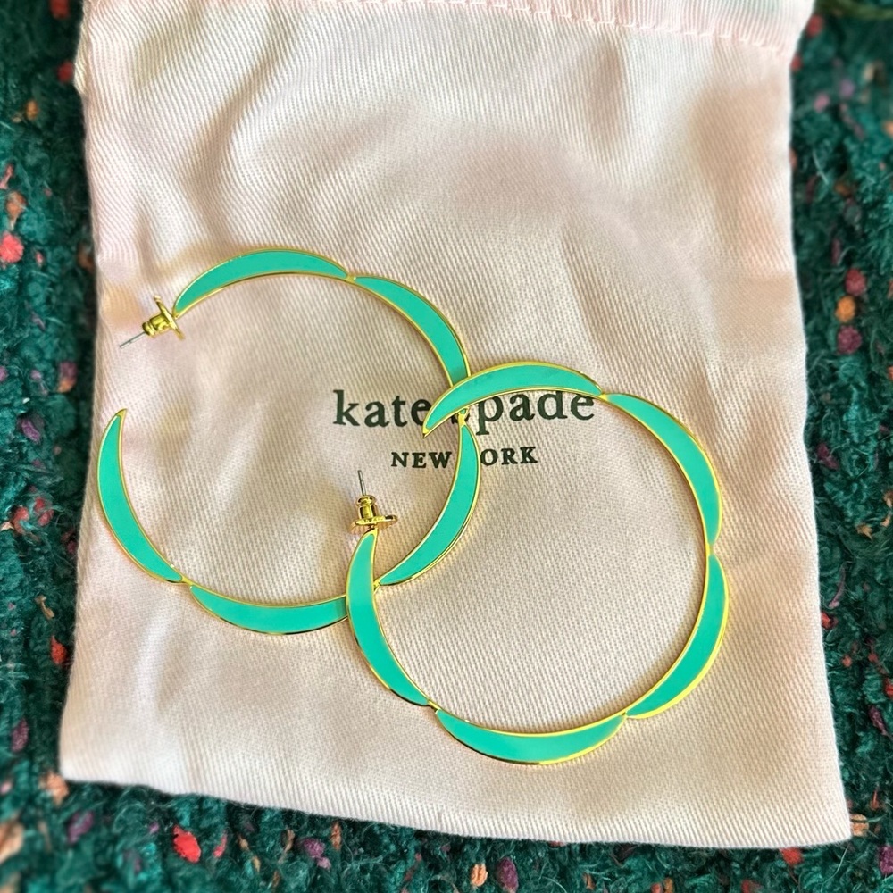 RARE Kate Spade NWT Sliced Scallop Enamel Large Hoop Earrings - Picture 12 of 15